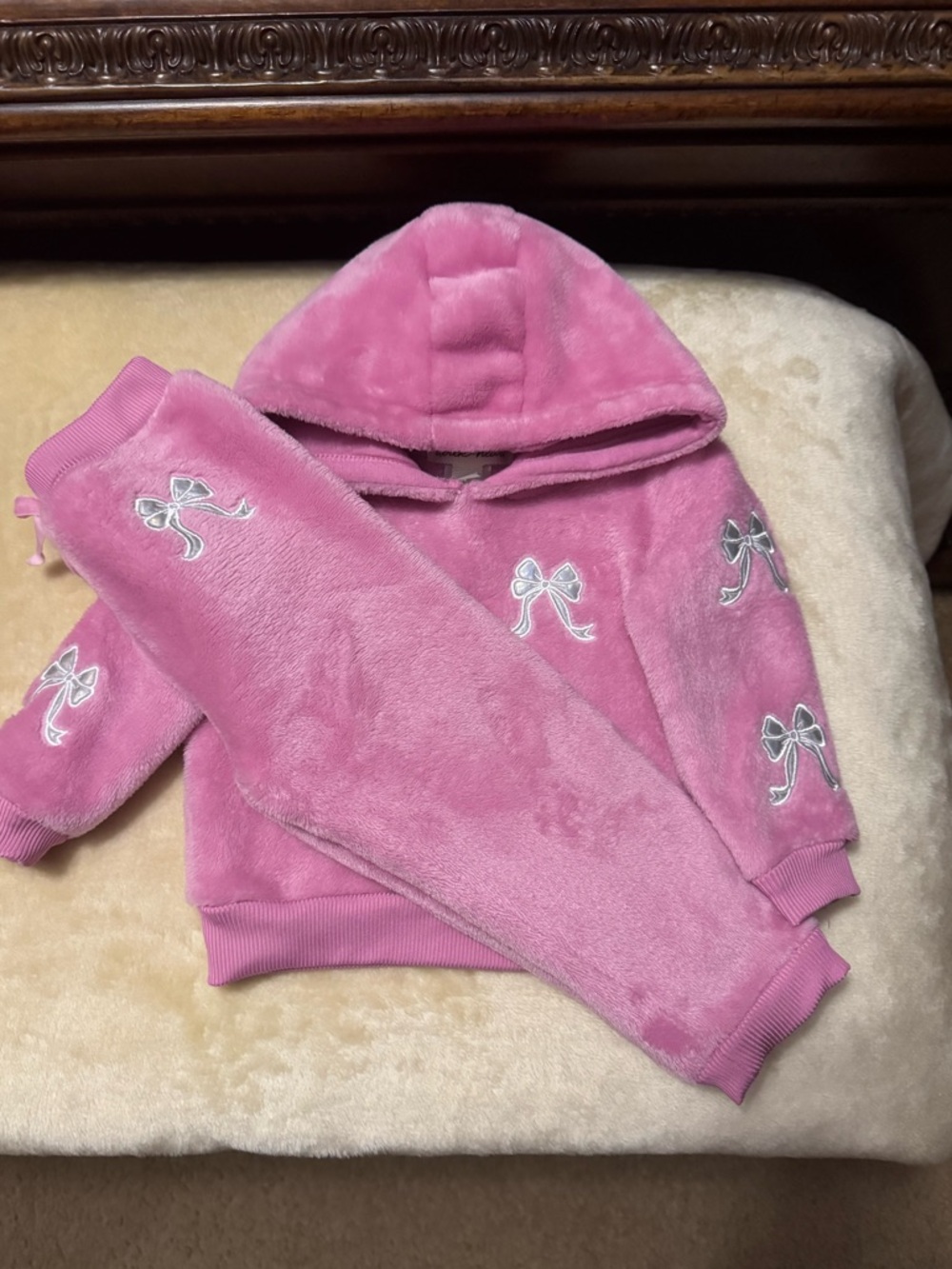 Derek Heart Plush Pink Hooded Sweatshirt and Joggers Set with Silver Bows